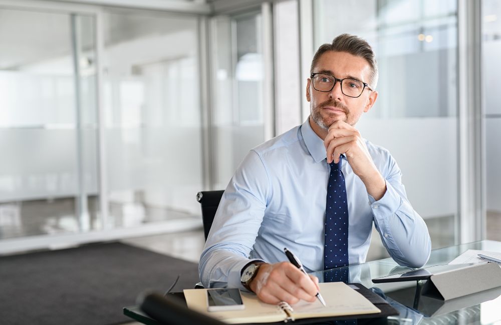 Homem pensando_salário